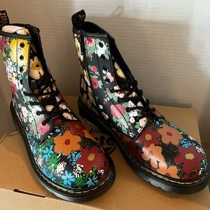 Doc Martens, black floral
